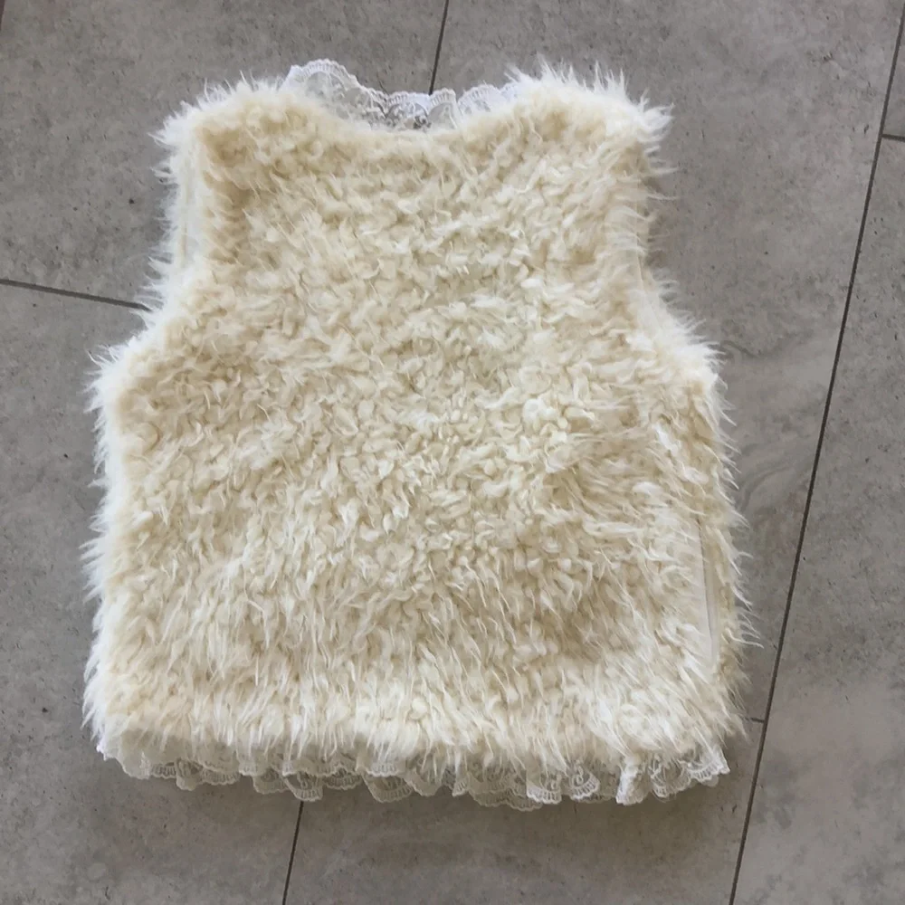 M.L. Kids Ruffles fur & Lace Vest